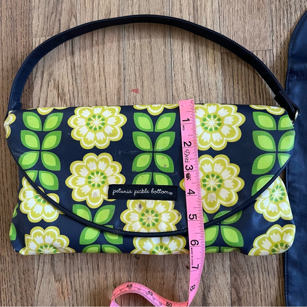 Petunia Pickle Bottom Black and Green‎ Floral Clutch changing pads - Picture 9 of 12